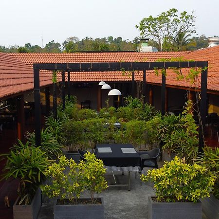 Raj Riveria Hotel Muvattupuzha Exterior photo