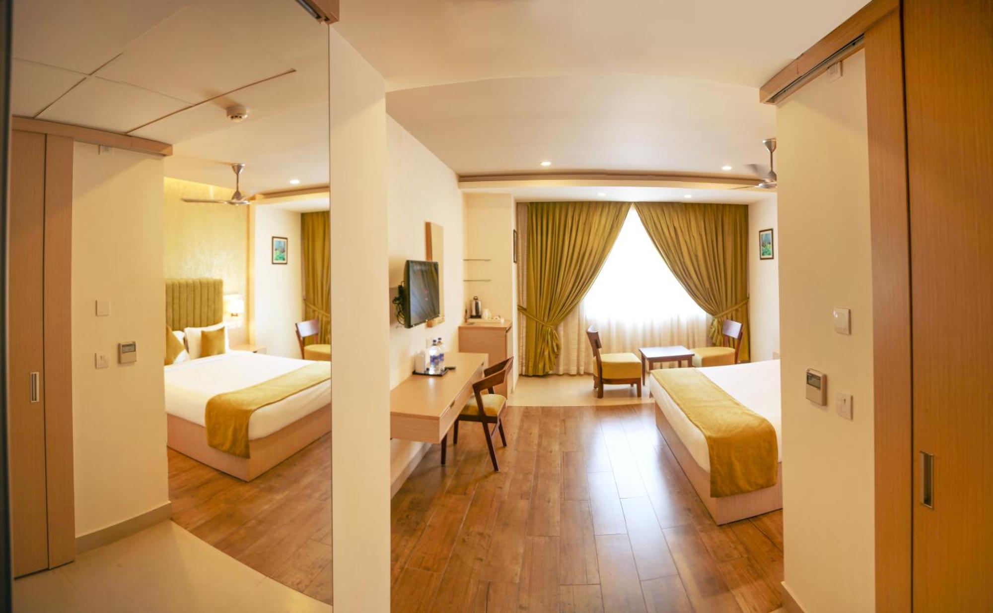 Raj Riveria Hotel Muvattupuzha Exterior photo