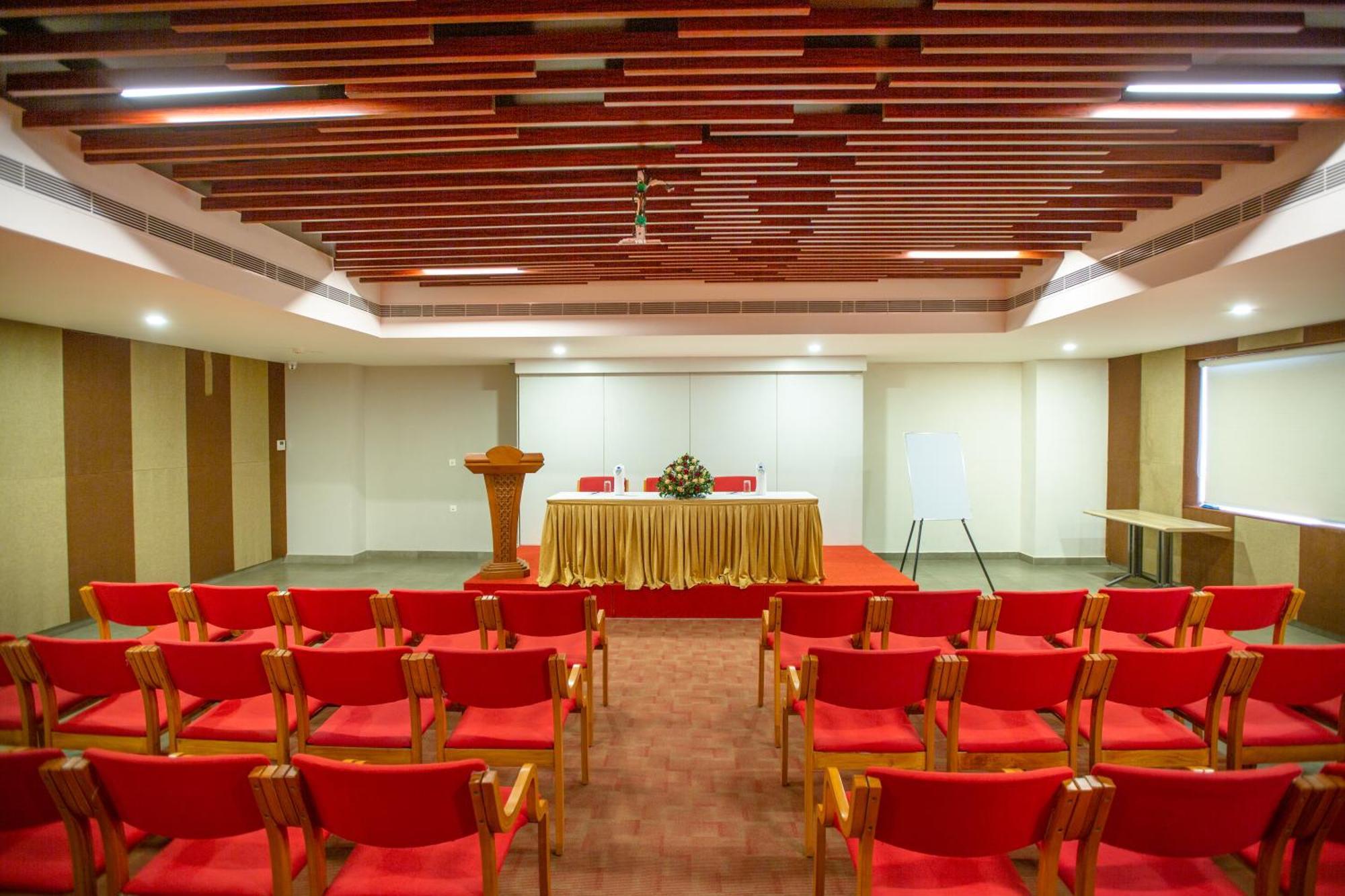 Raj Riveria Hotel Muvattupuzha Exterior photo