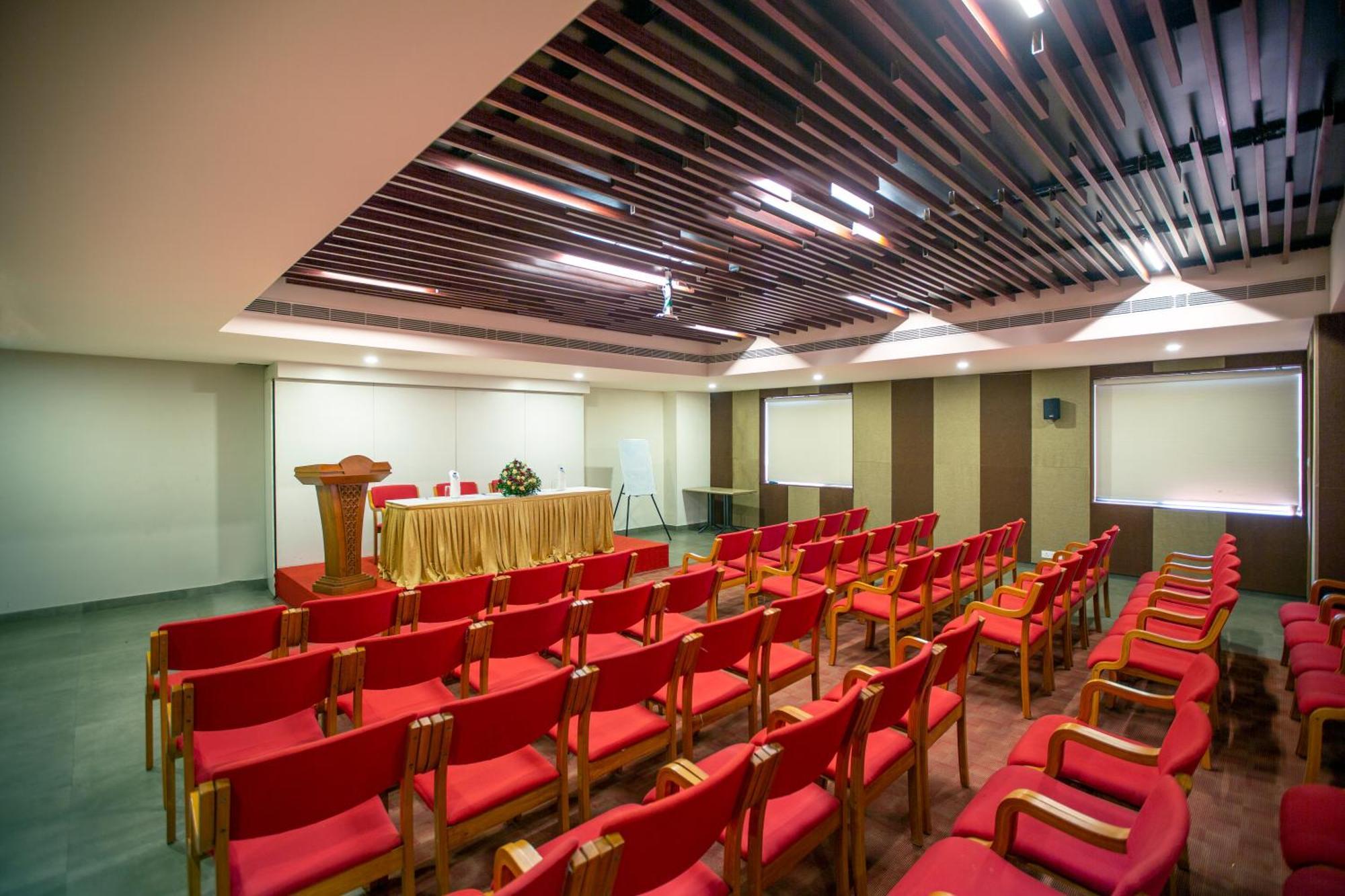 Raj Riveria Hotel Muvattupuzha Exterior photo