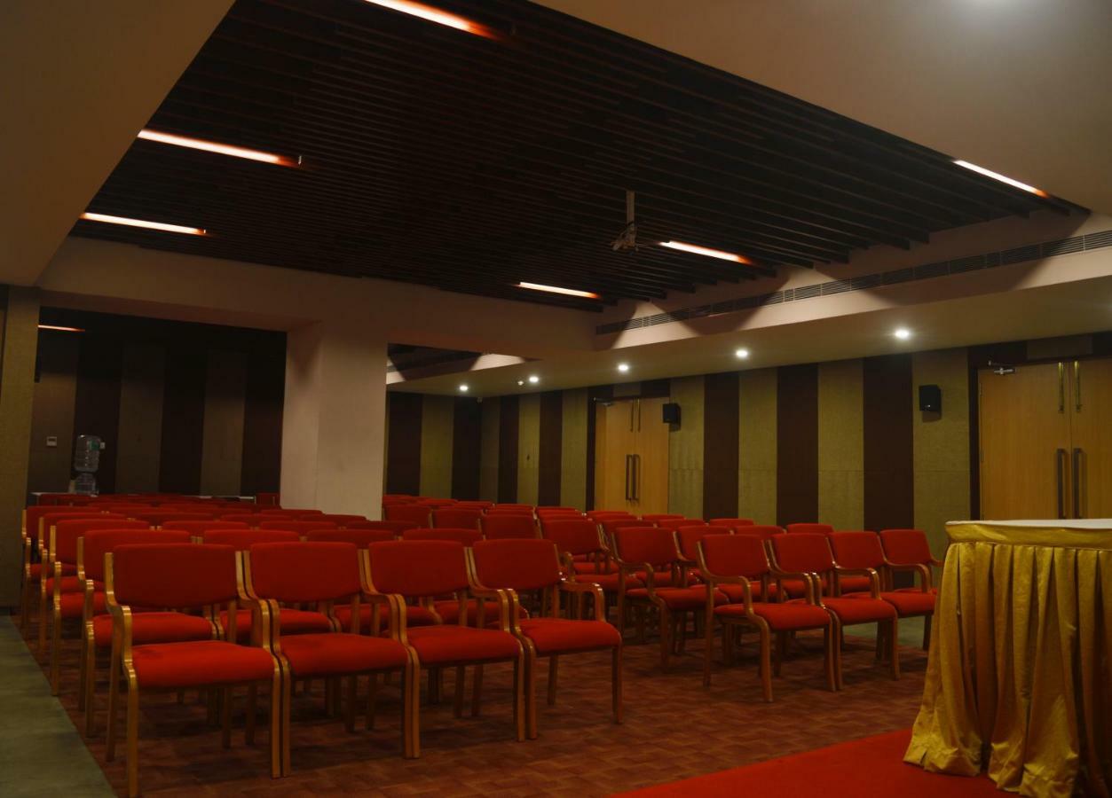Raj Riveria Hotel Muvattupuzha Exterior photo